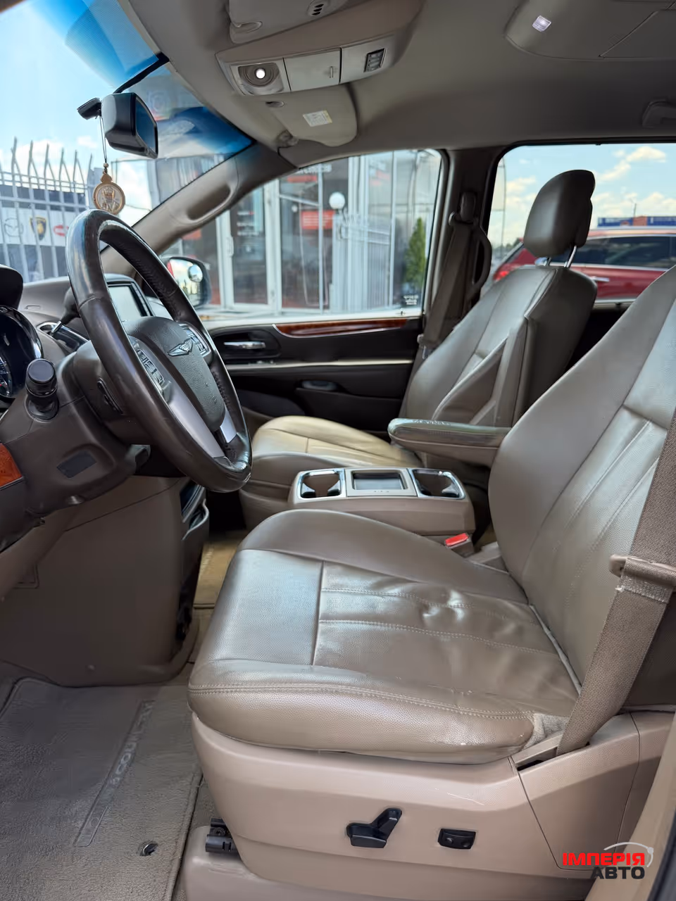 Chrysler Town & Country - фото 13
