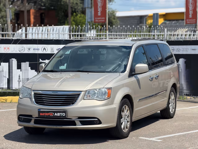 Chrysler Town & Country - фото 3