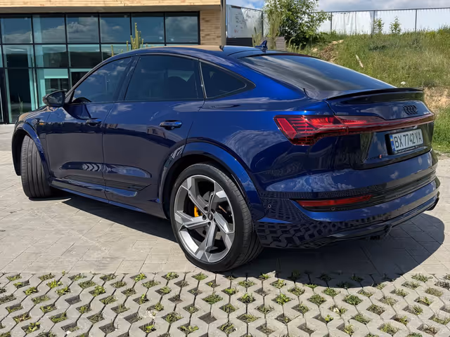 Audi e-tron S Sportback - фото 3