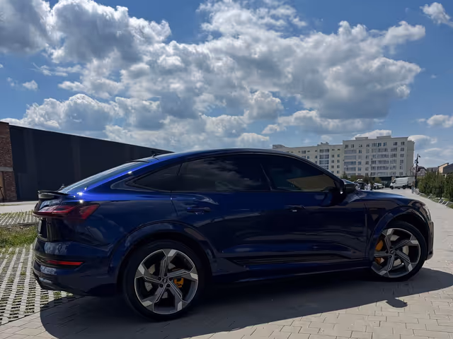 Audi e-tron S Sportback - фото 5