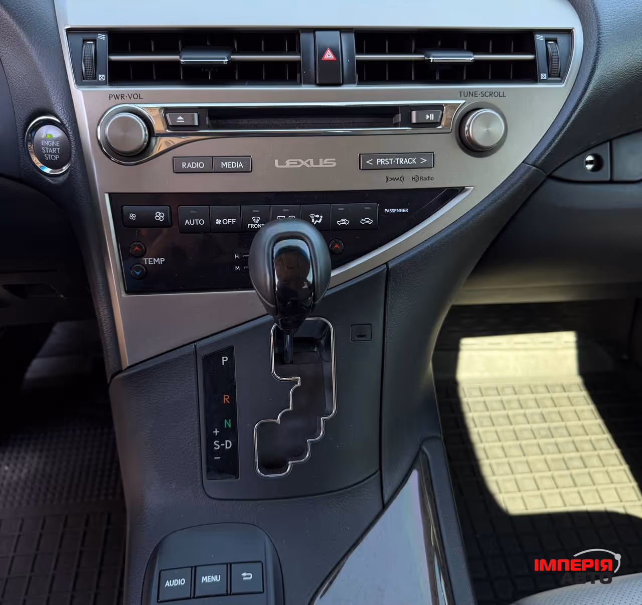 Lexus RX - фото 27