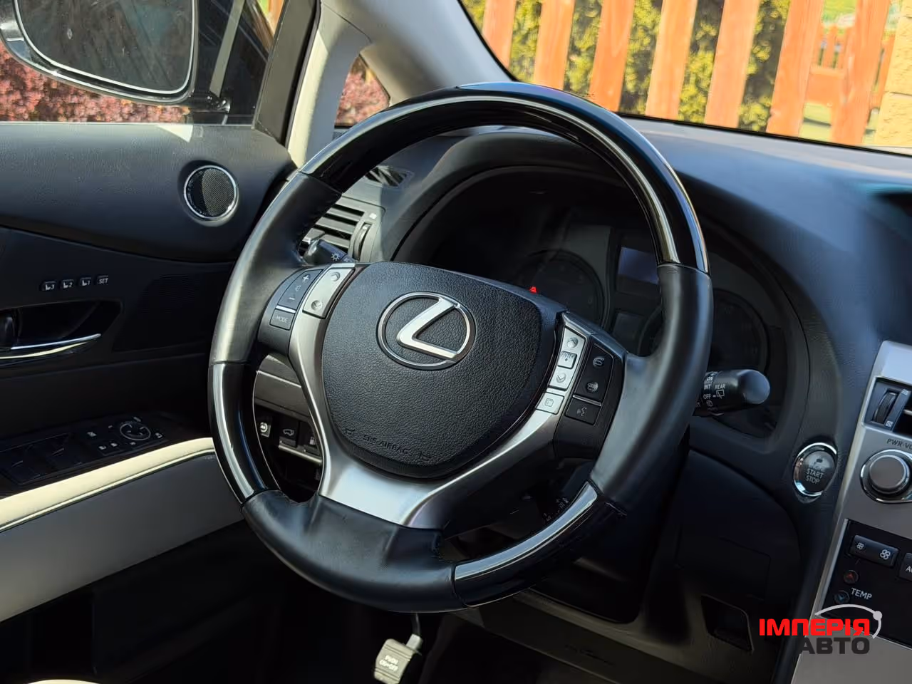 Lexus RX - фото 13