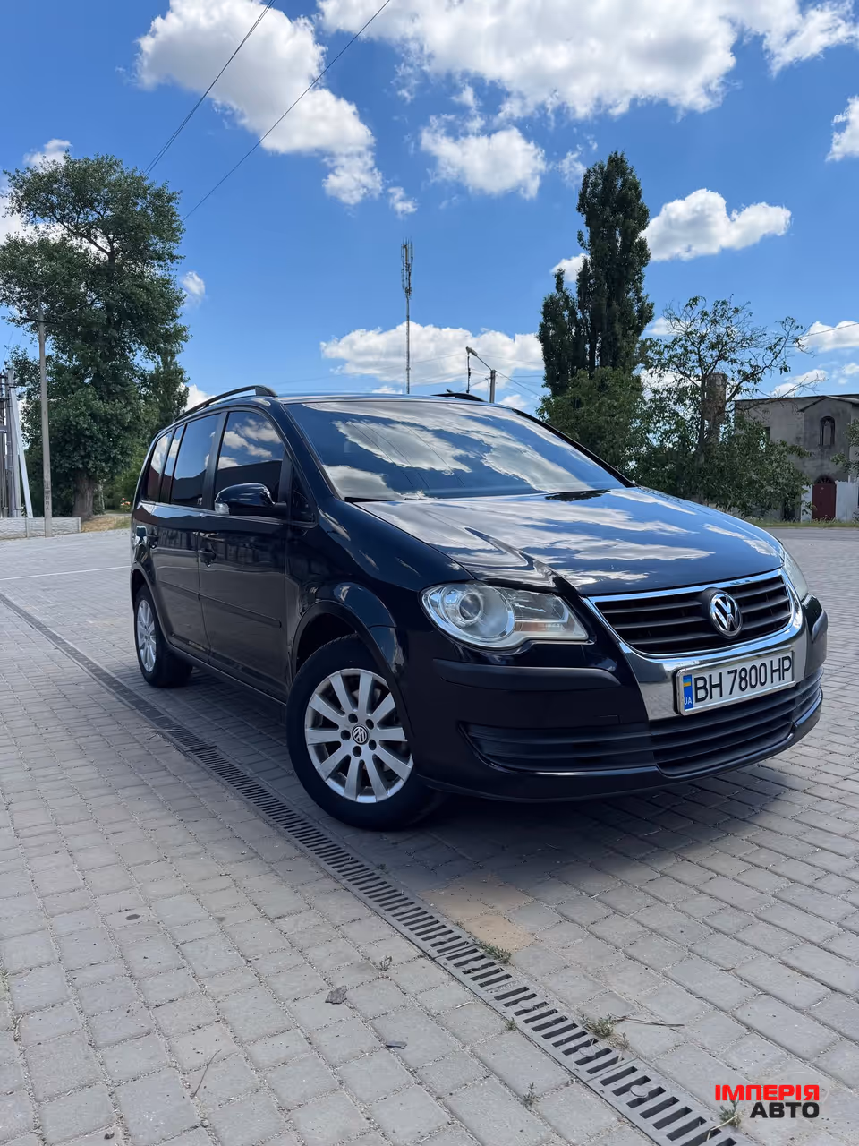 Volkswagen Touran - фото 1