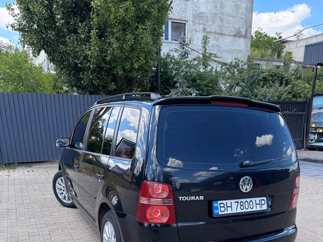 Volkswagen Touran - фото 5