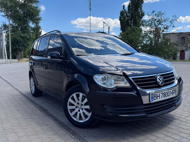 Volkswagen Touran - фото 1
