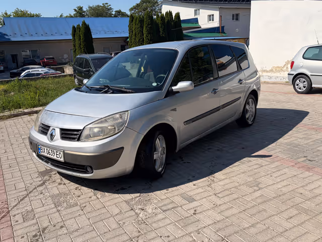Renault Megane - фото 1