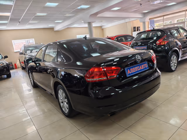 Volkswagen Passat - фото 4