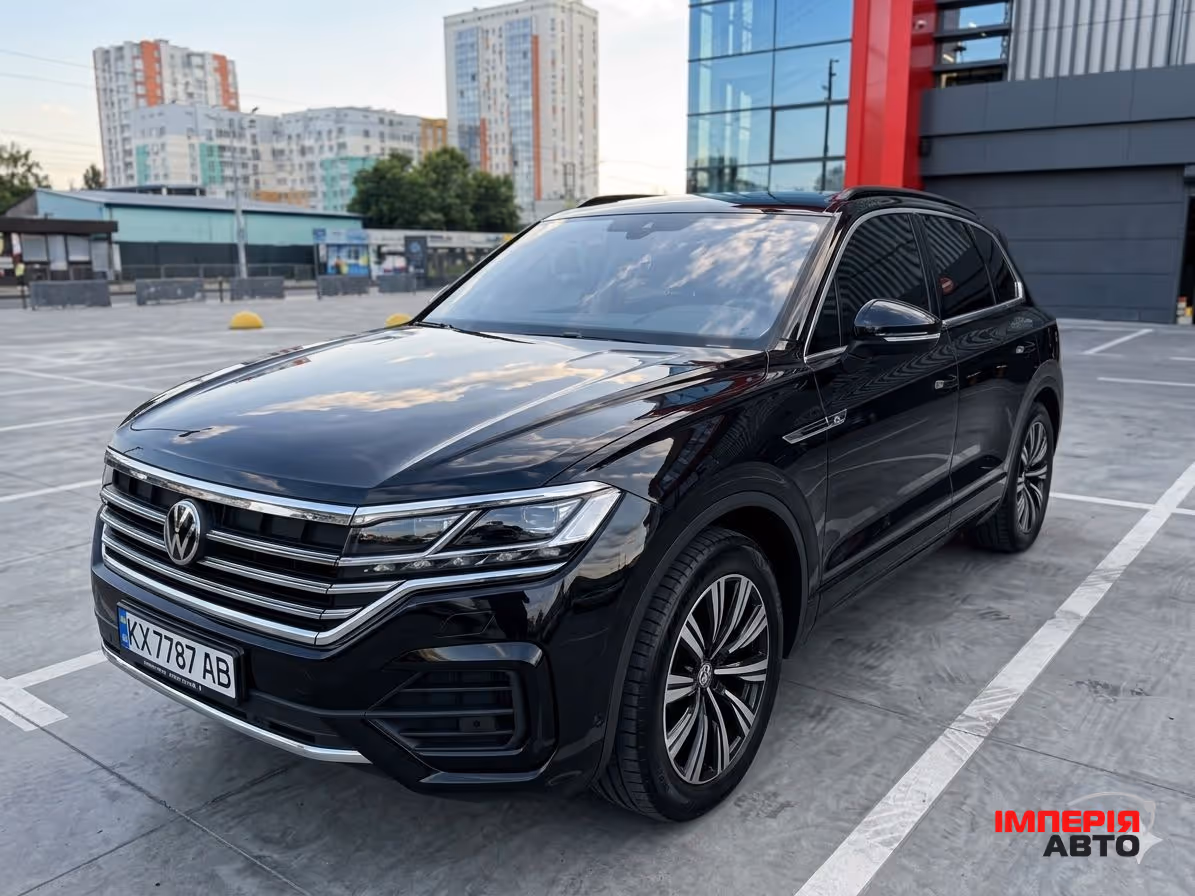 Volkswagen Touareg - фото 1