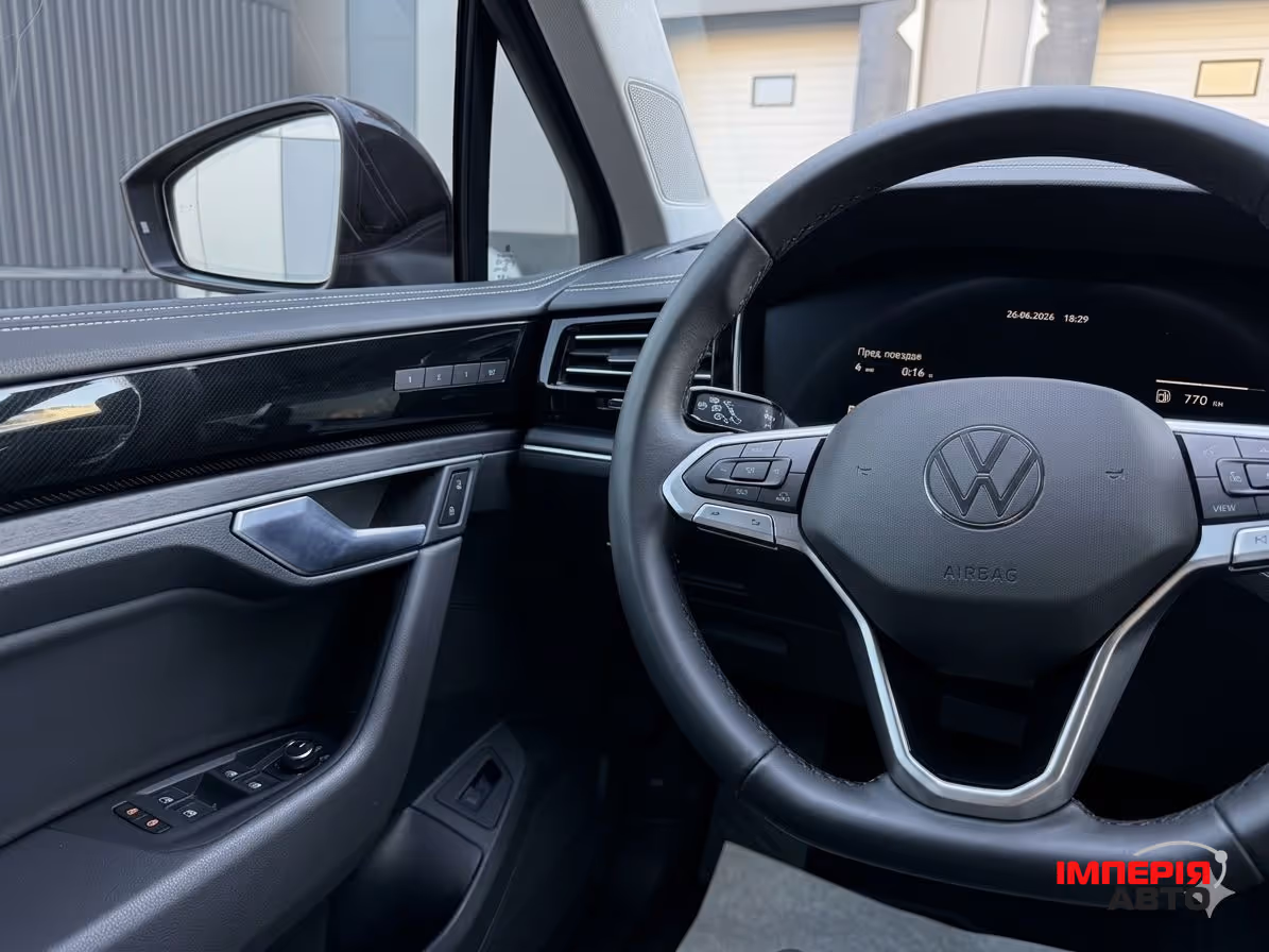 Volkswagen Touareg - фото 2