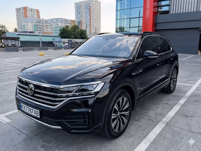 Volkswagen Touareg - фото 1