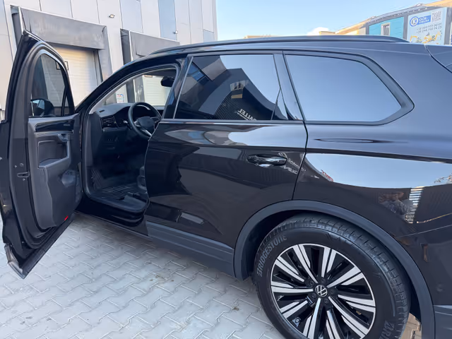 Volkswagen Touareg - фото 4