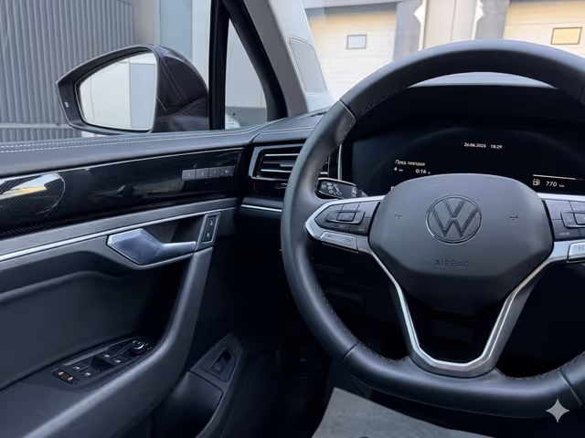 Volkswagen Touareg - фото 2