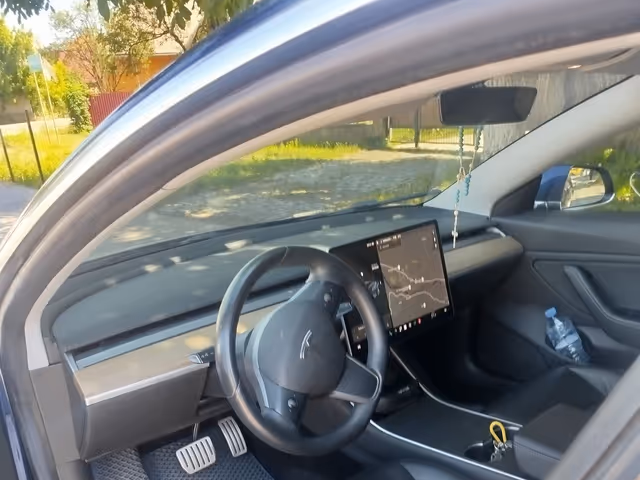 Tesla Model 3 - фото 2