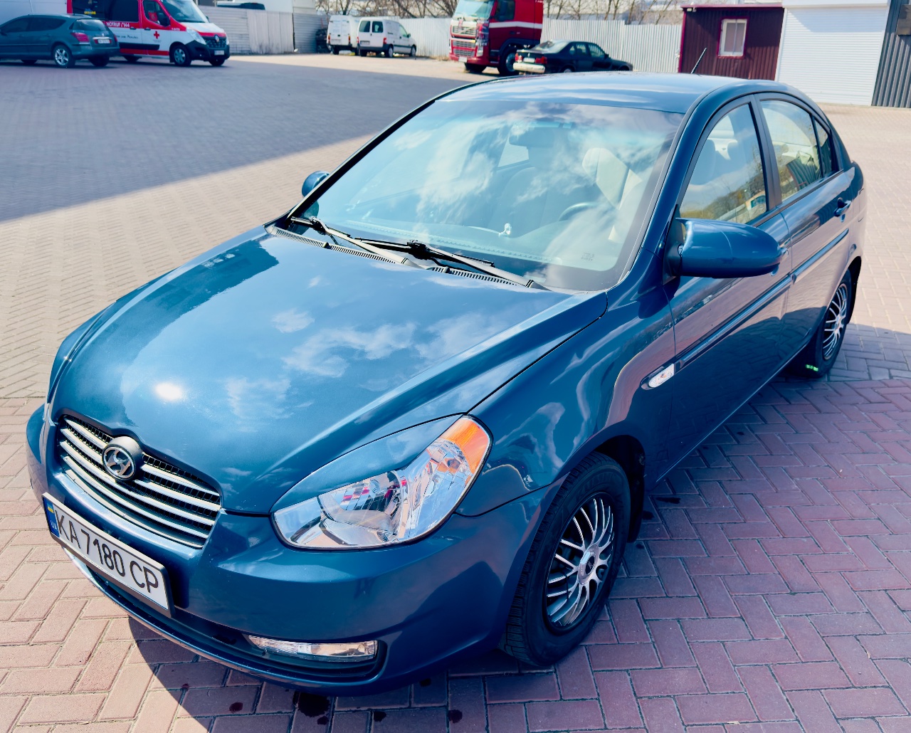 Hyundai Accent - фото 1