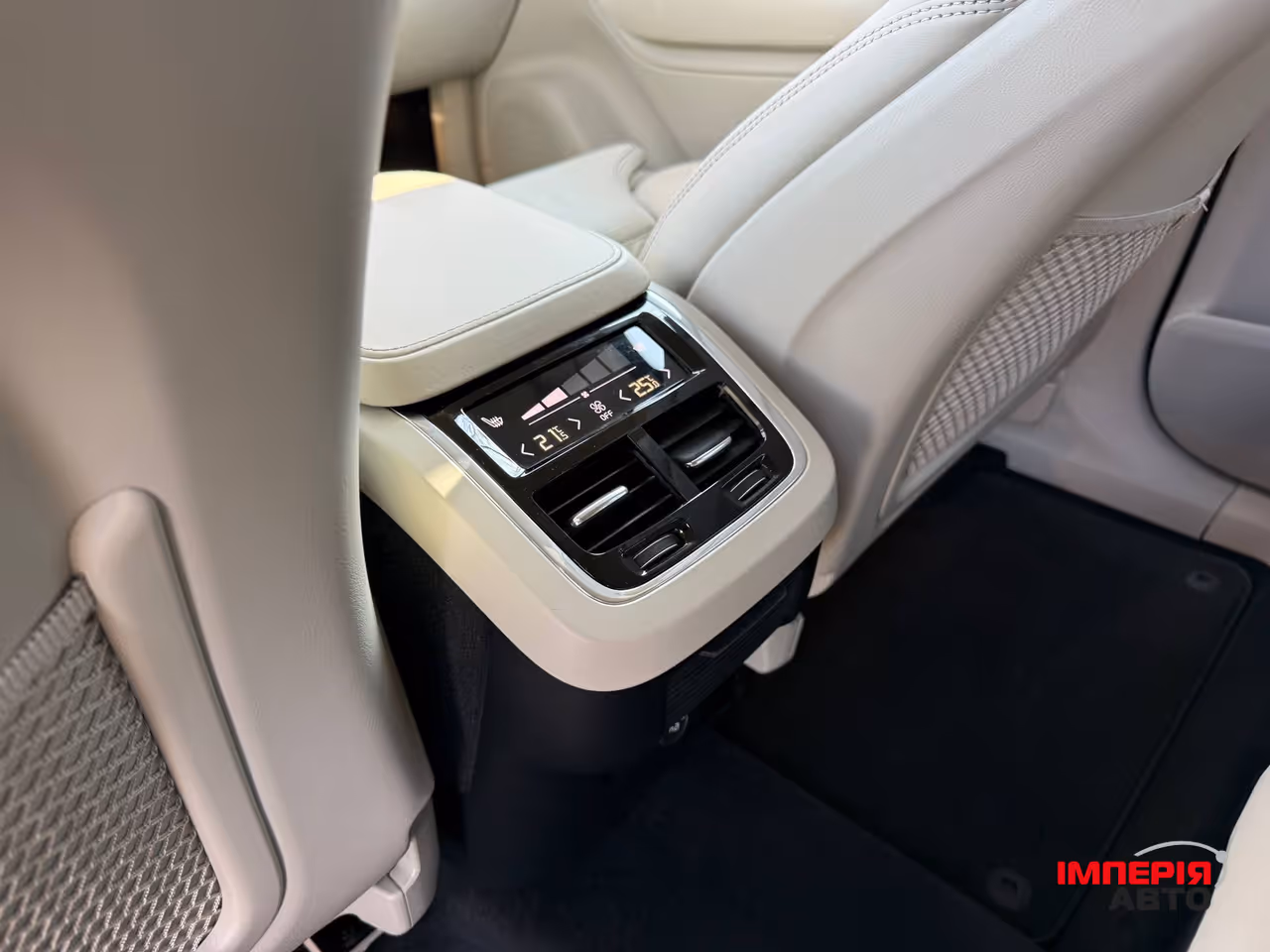 Volvo XC90 - фото 33