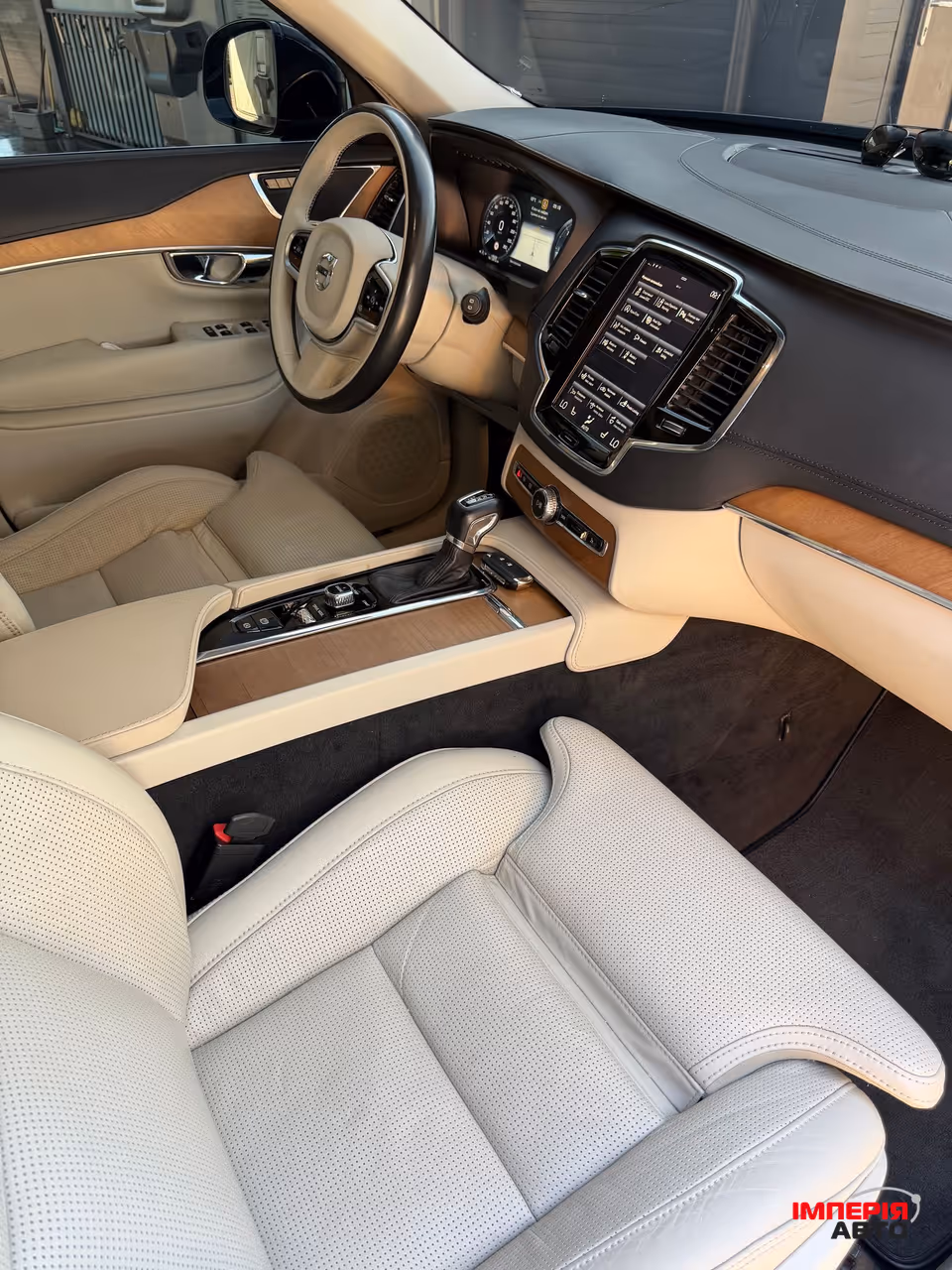 Volvo XC90 - фото 27