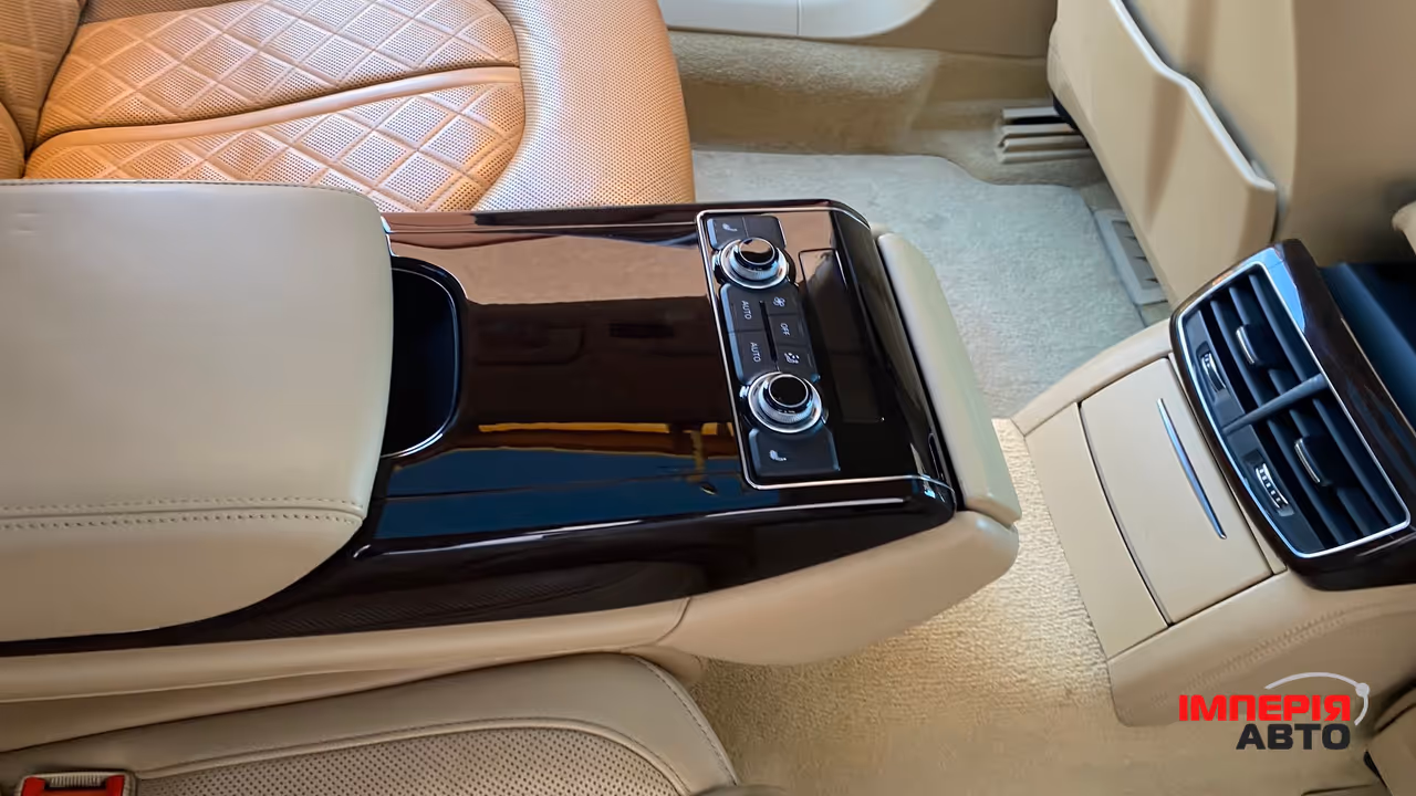 Audi A8 - фото 13