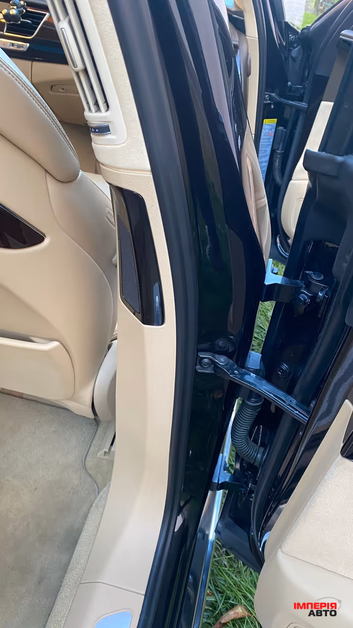 Audi A8 - фото 9