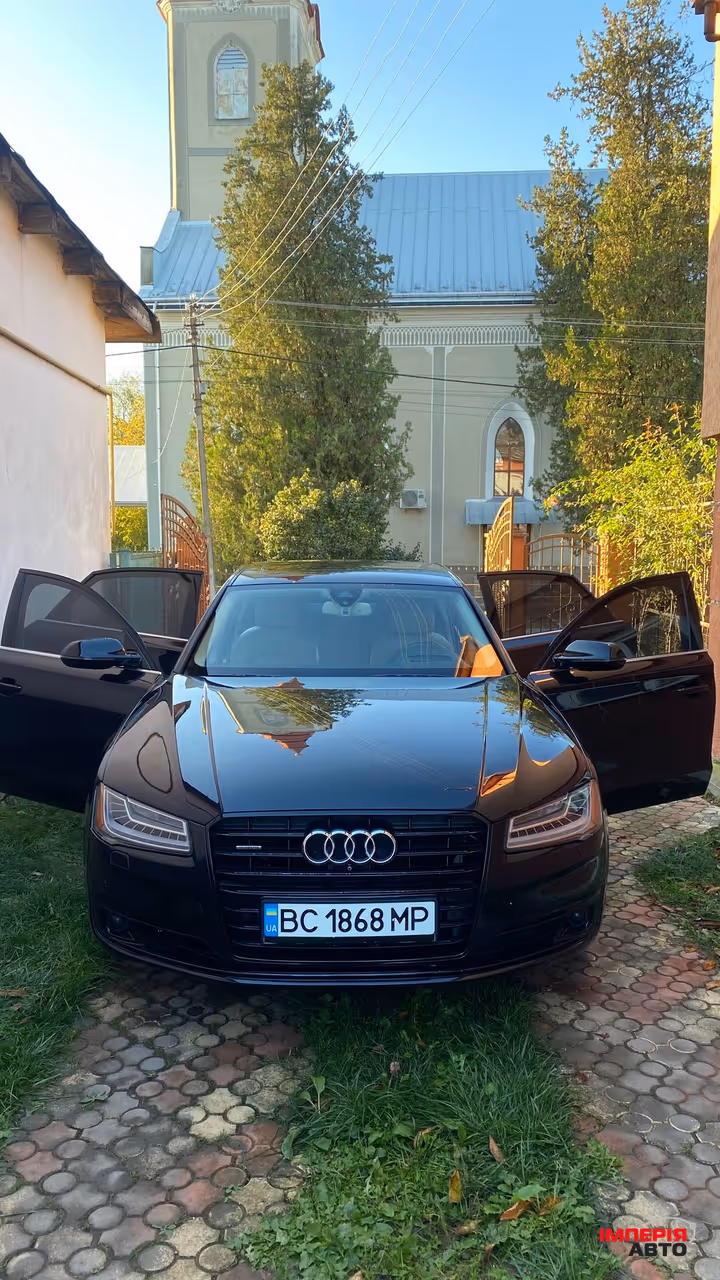 Audi A8 - фото 1