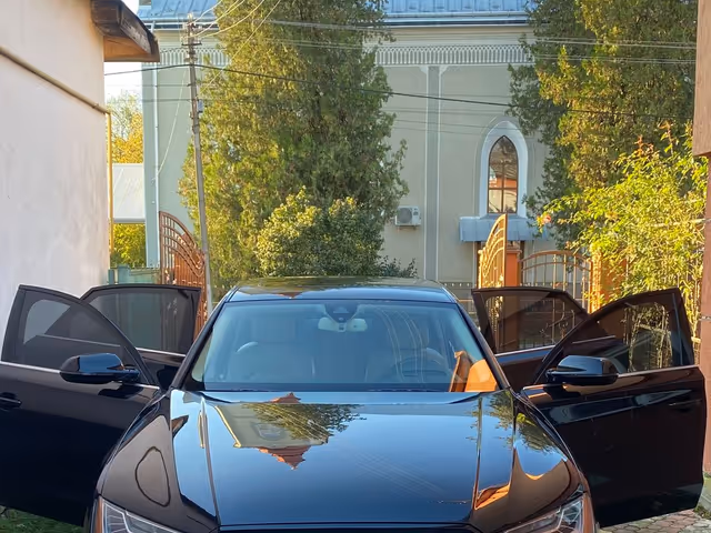 Audi A8 - фото 1