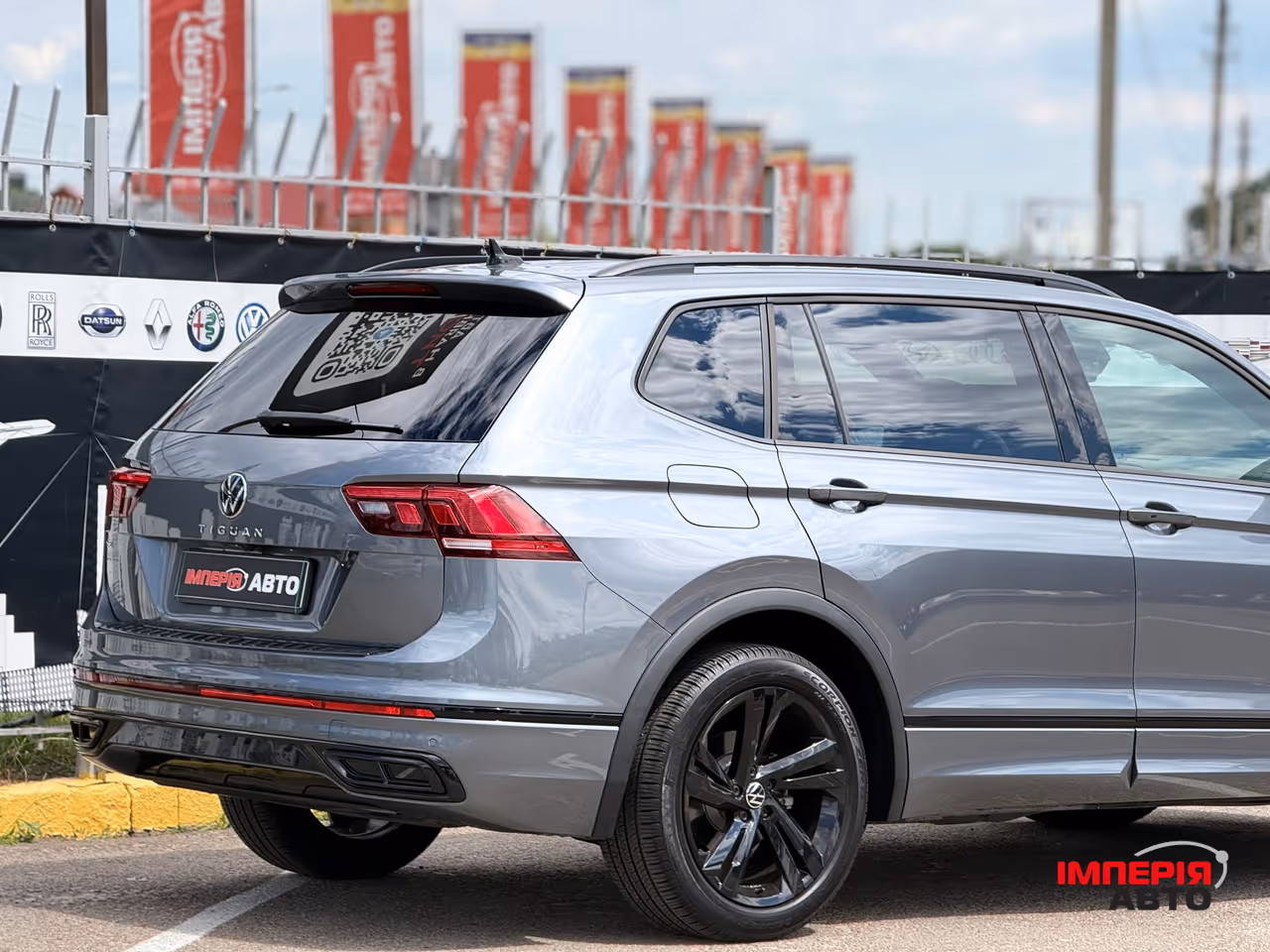 Volkswagen Tiguan - фото 8