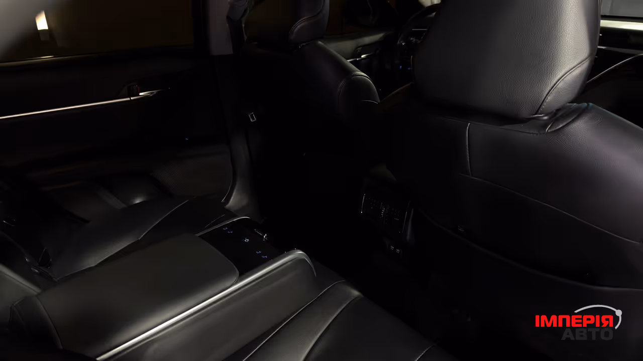 Toyota Camry - фото 5