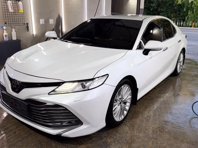 Toyota Camry - фото 1