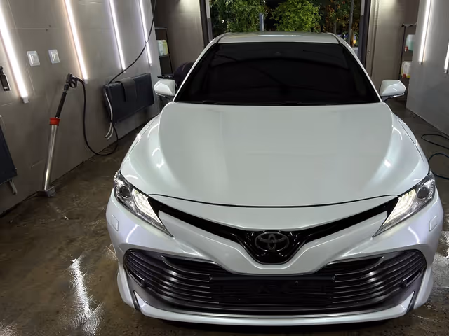 Toyota Camry - фото 2