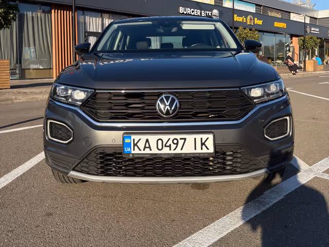 Volkswagen T-Roc - фото 1