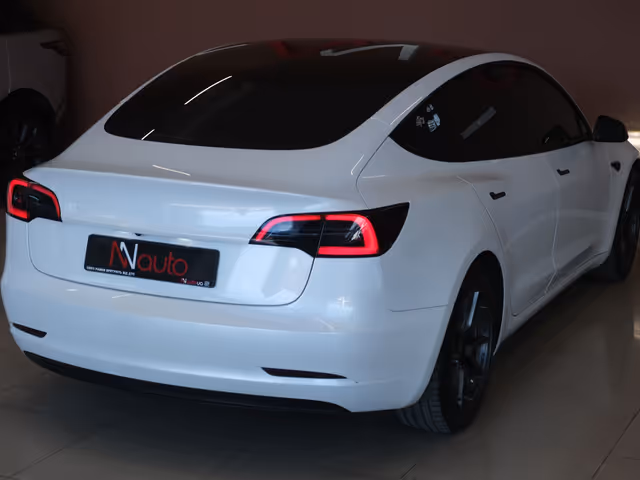 Tesla Model 3 - фото 5