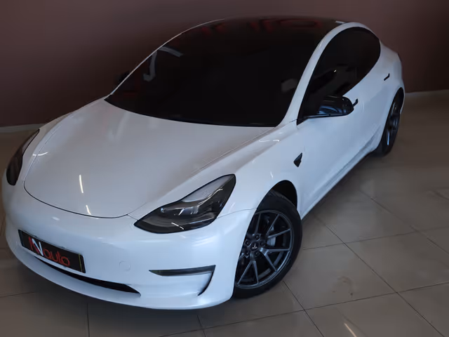 Tesla Model 3 - фото 2