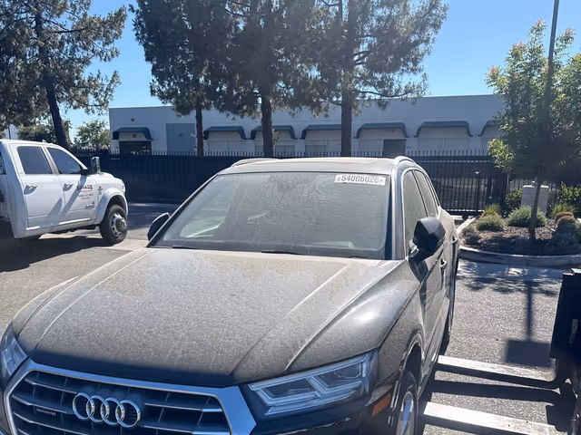 Audi Q5 - фото 1