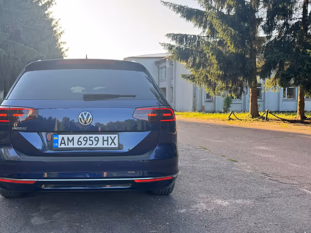 Volkswagen Passat - фото 4