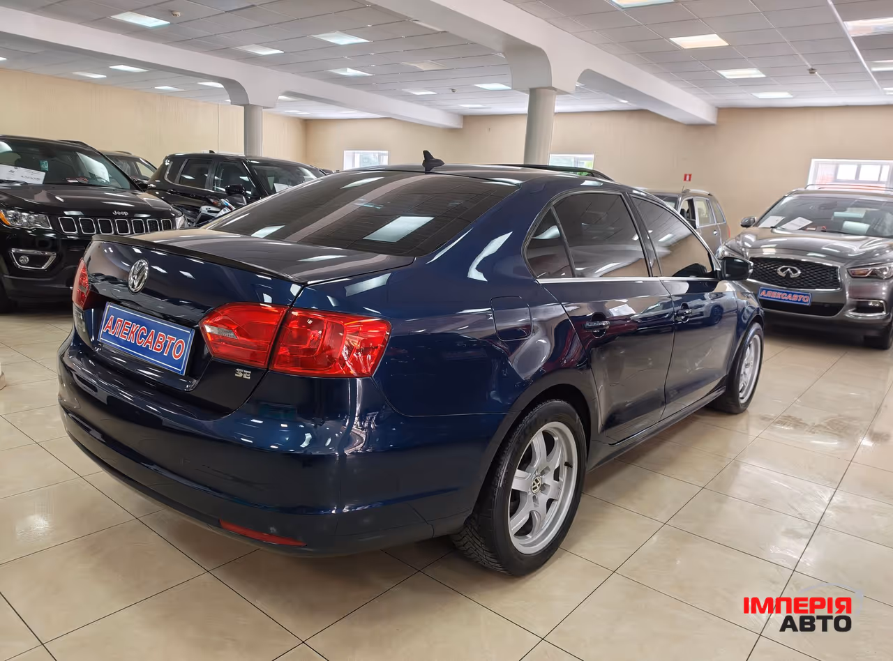 Volkswagen Jetta - фото 4