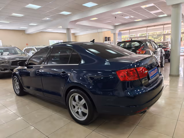 Volkswagen Jetta - фото 2