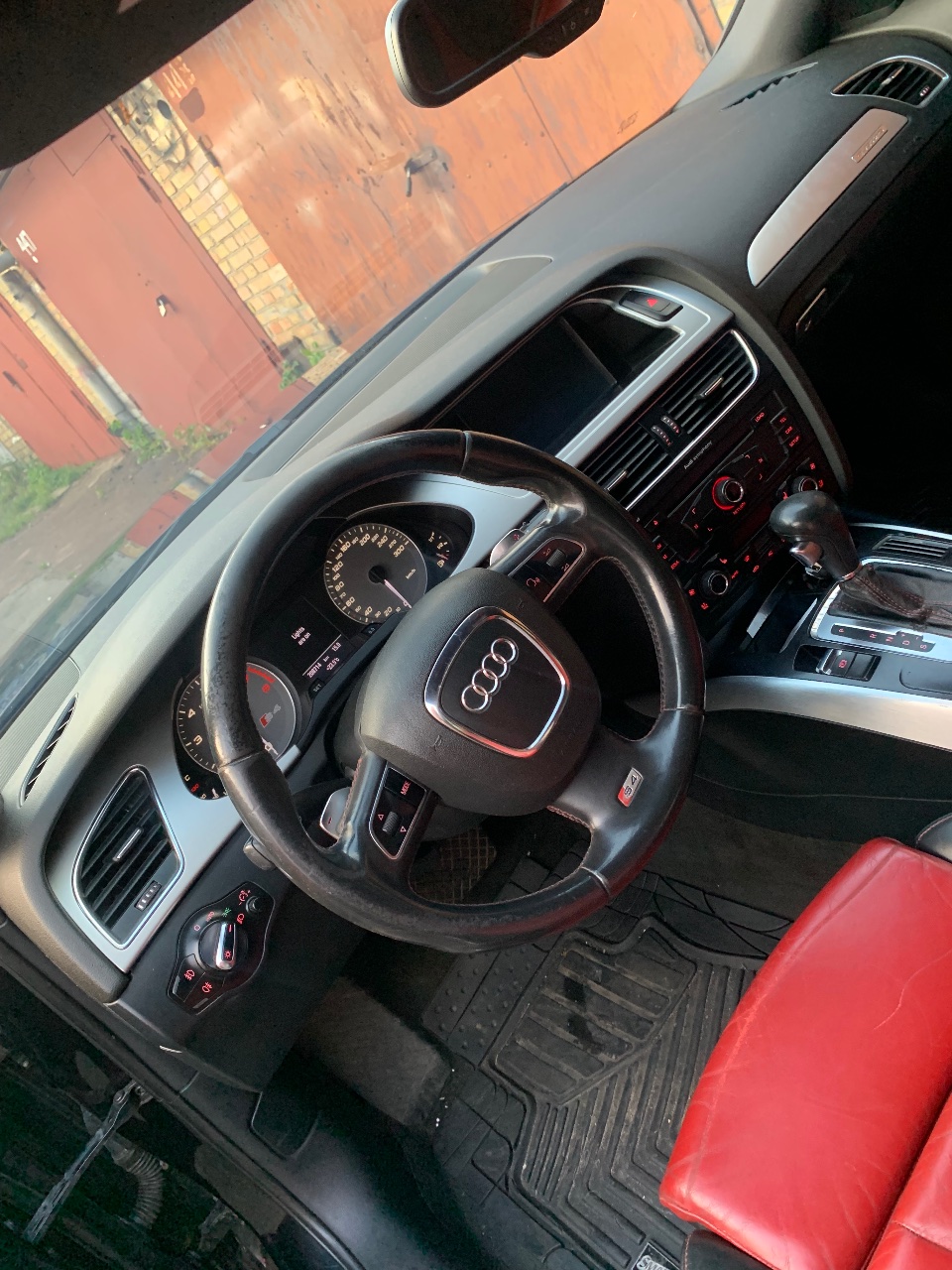 Audi S4 - фото 8