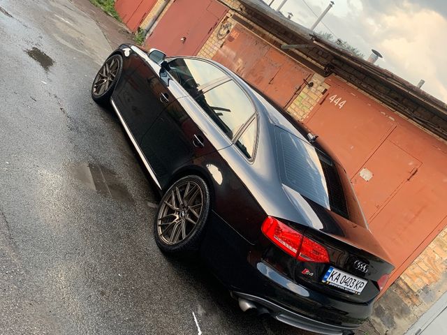 Audi S4 - фото 1