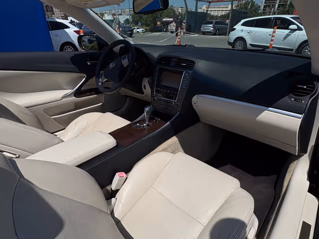 Lexus IS - фото 2
