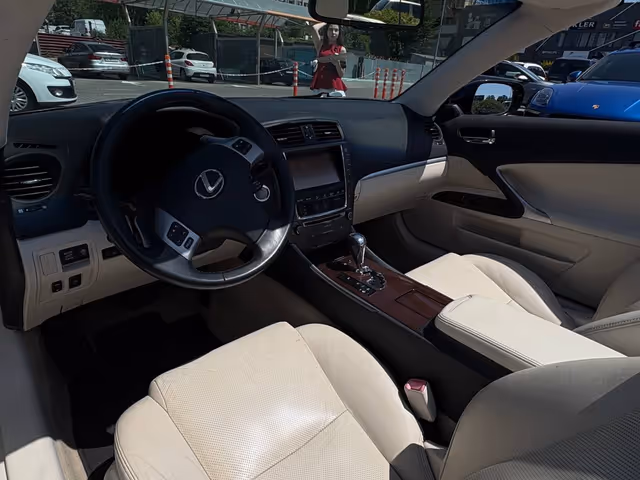 Lexus IS - фото 3