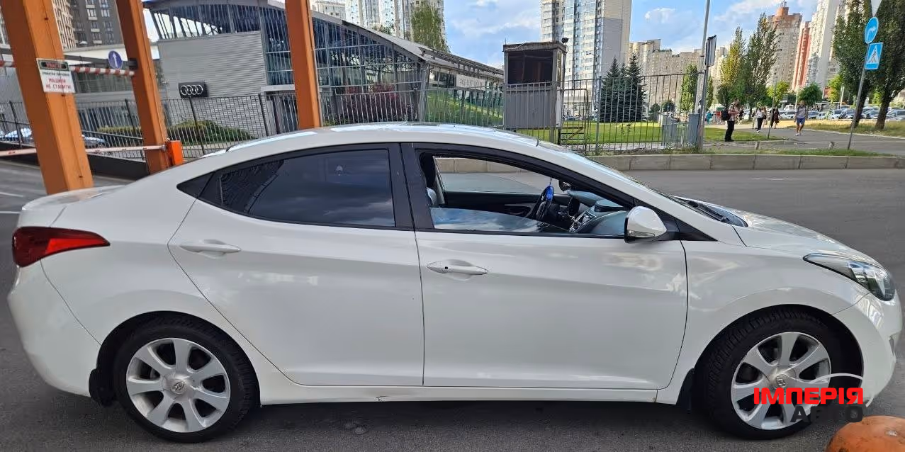 Hyundai Elantra - фото 4