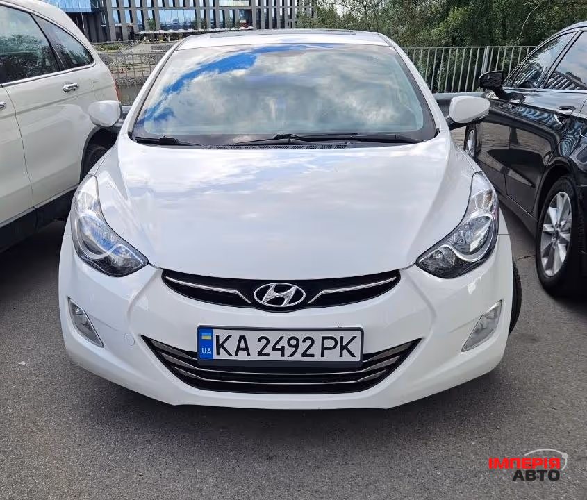 Hyundai Elantra - фото 1