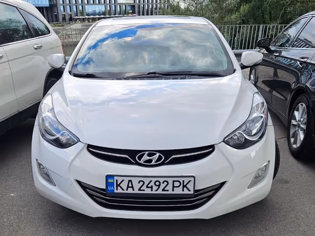 Hyundai Elantra - фото 1
