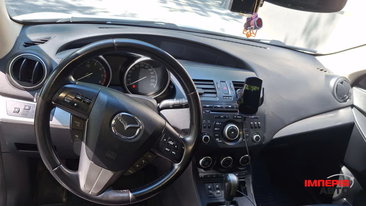 Mazda 3 - фото 3