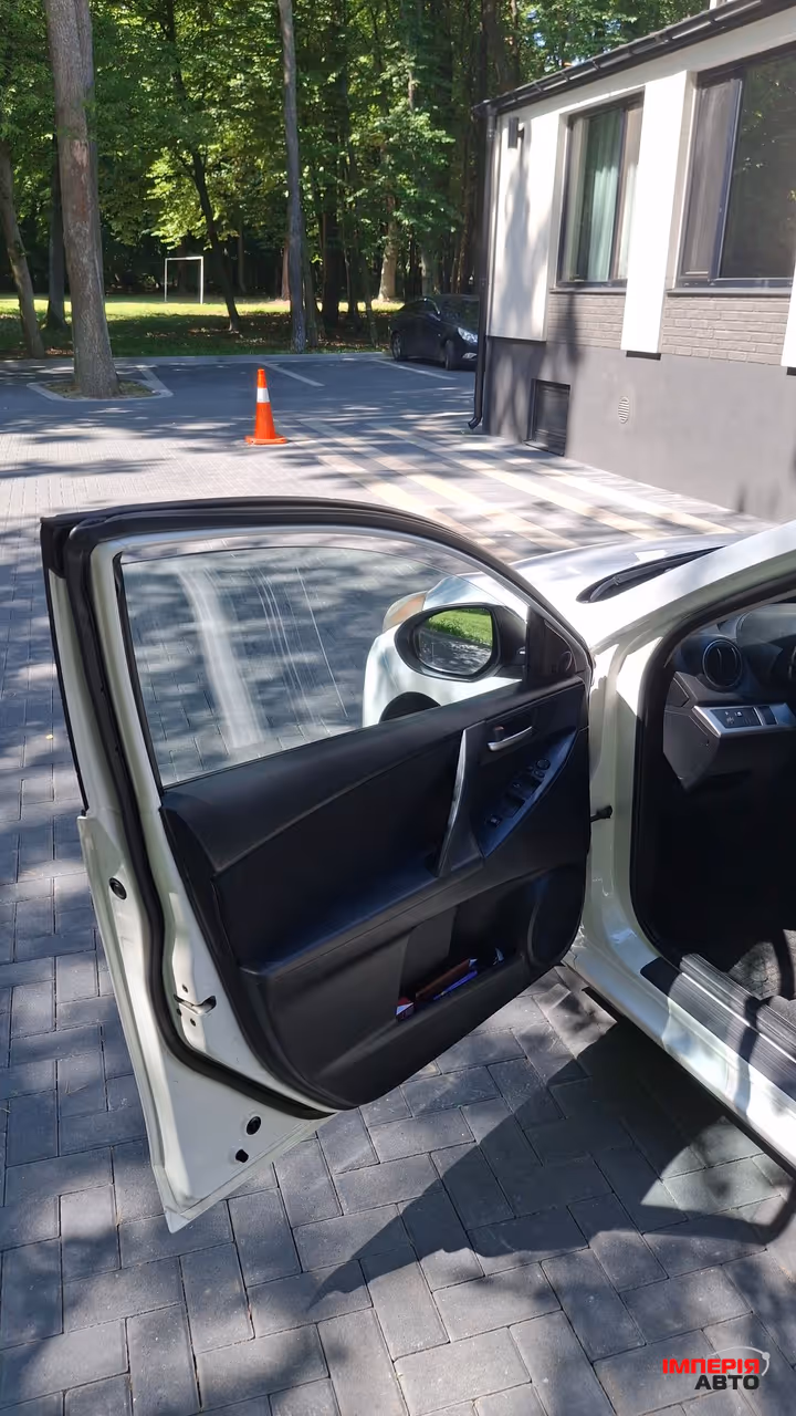 Mazda 3 - фото 9