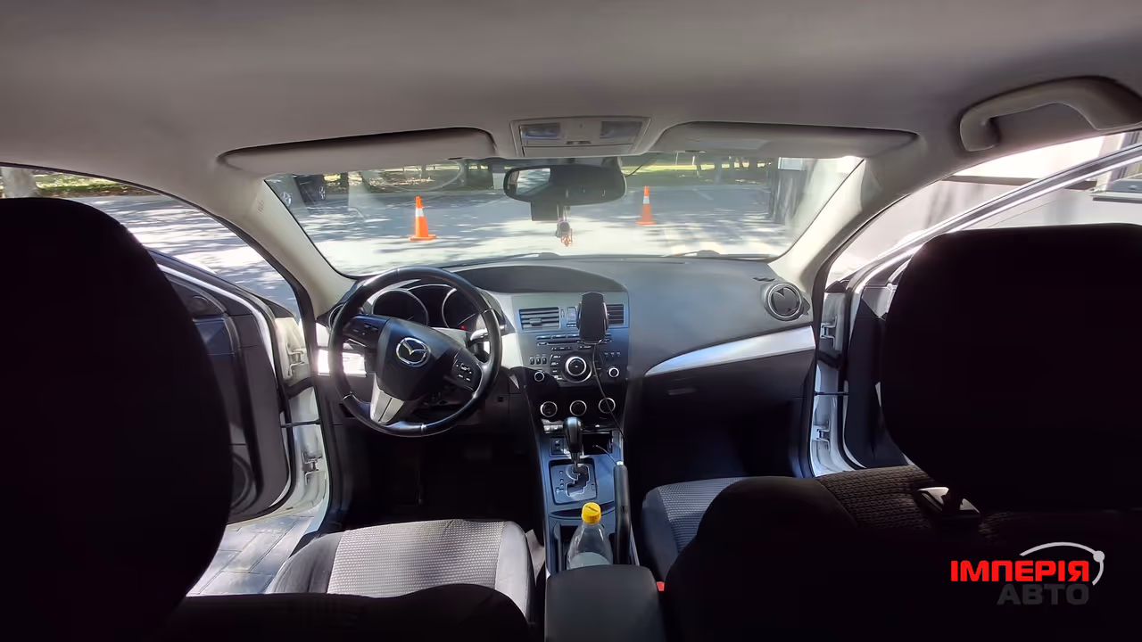 Mazda 3 - фото 7