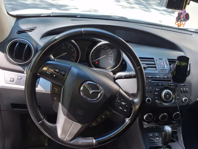 Mazda 3 - фото 3