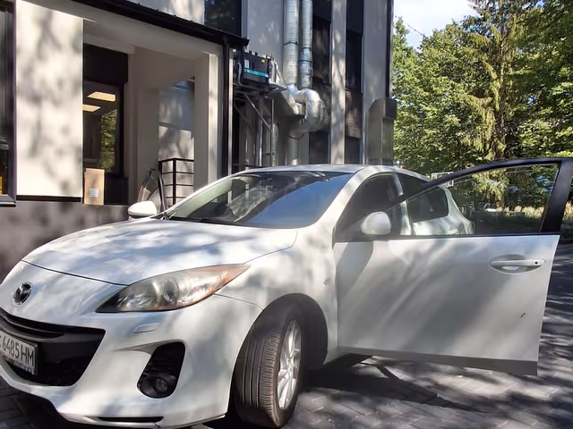 Mazda 3 - фото 1