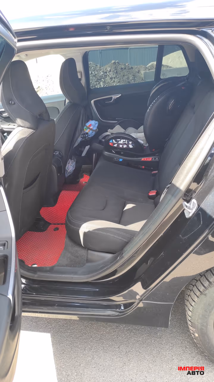 Volvo V60 - фото 10