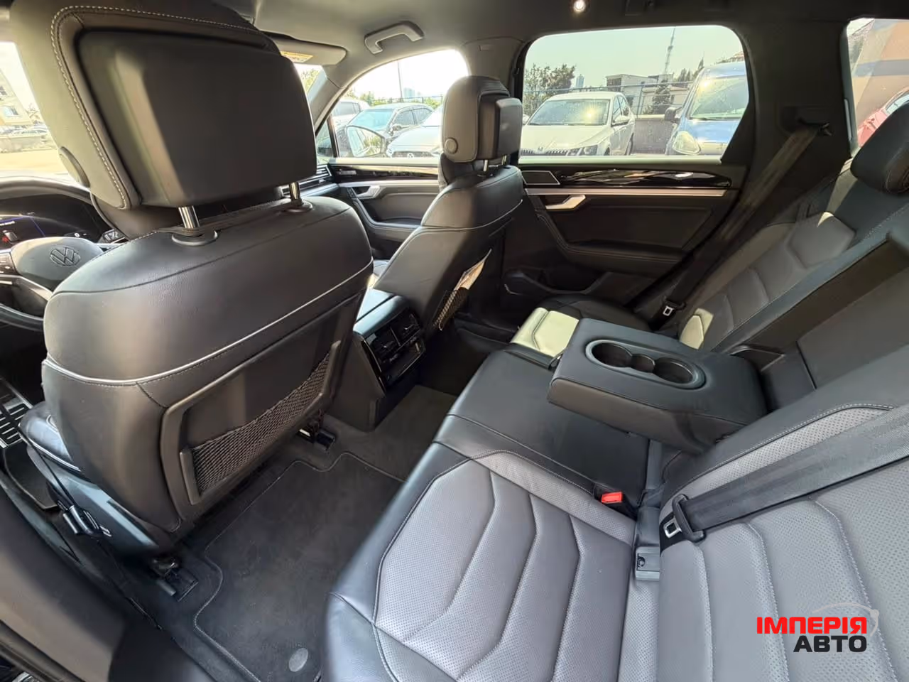 Volkswagen Touareg - фото 16