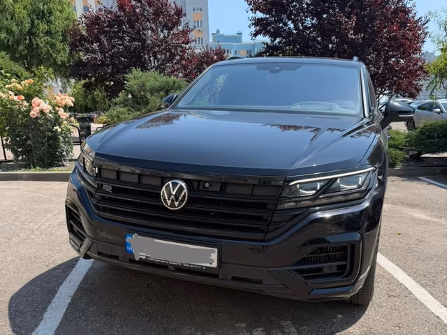 Volkswagen Touareg - фото 1